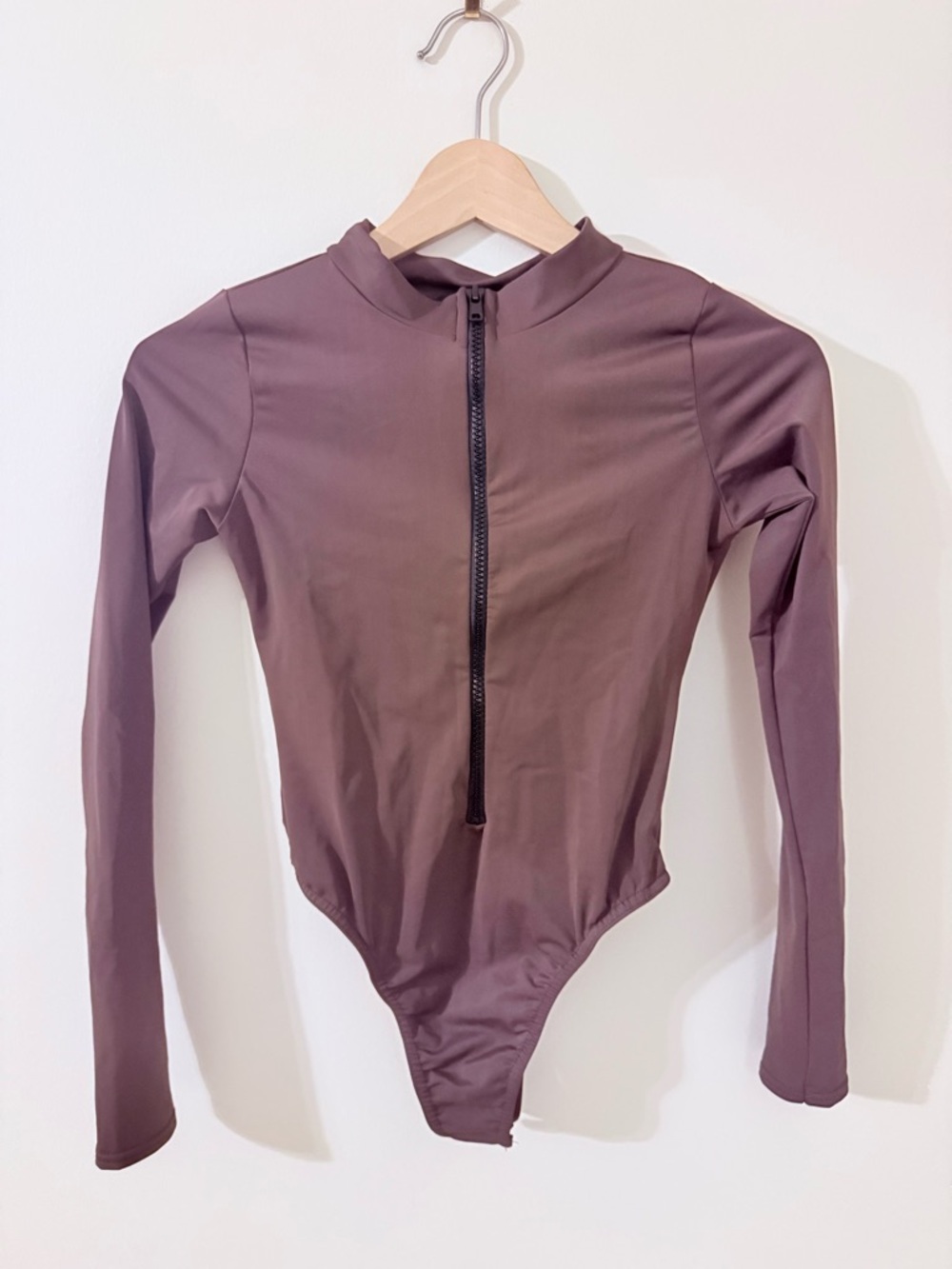 PRETTYLITTLETHING • Long-Sleeve One-Piece Zip Up Bodysuit - Espresso Brown